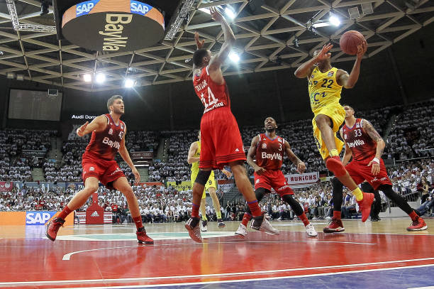 佩佩以其 佩佩以其